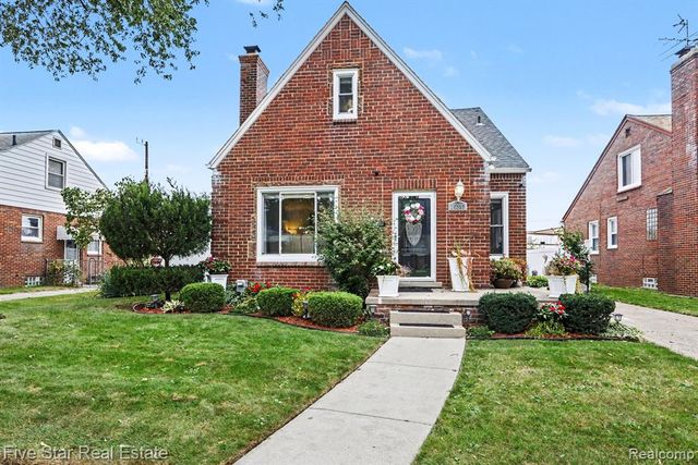15283 Couzens Avenue, Eastpointe, MI 48021