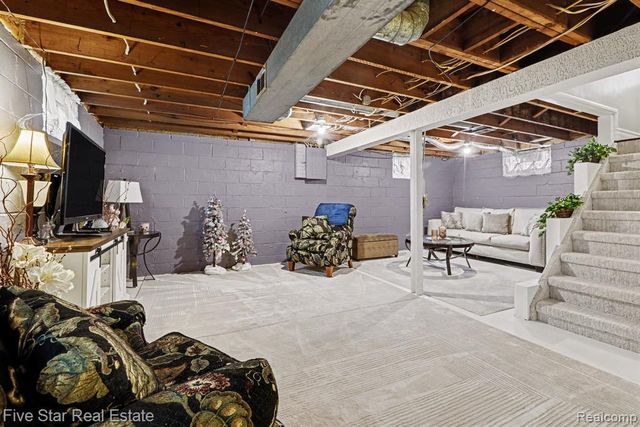 15283 Couzens Avenue, Eastpointe, MI 48021