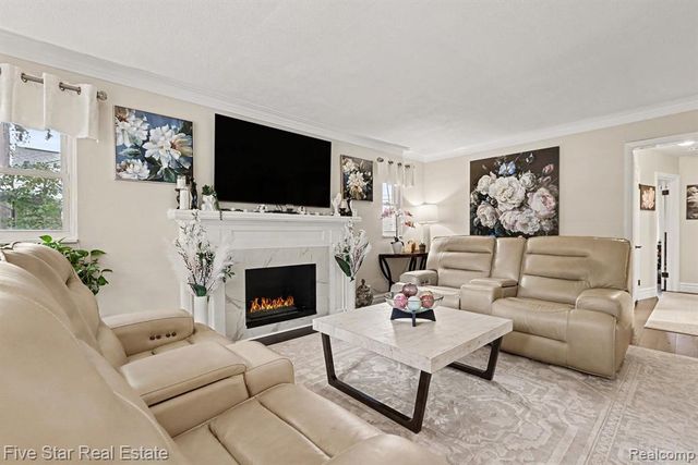 15283 Couzens Avenue, Eastpointe, MI 48021