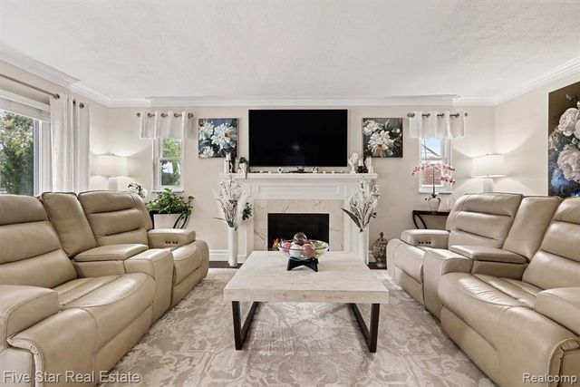 15283 Couzens Avenue, Eastpointe, MI 48021