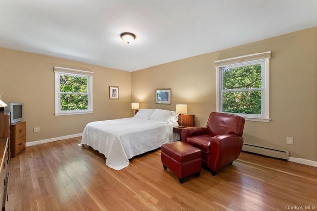 4 Pin Oak Lane, White Plains, NY 10606