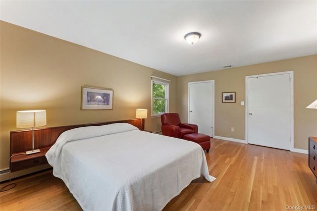 4 Pin Oak Lane, White Plains, NY 10606