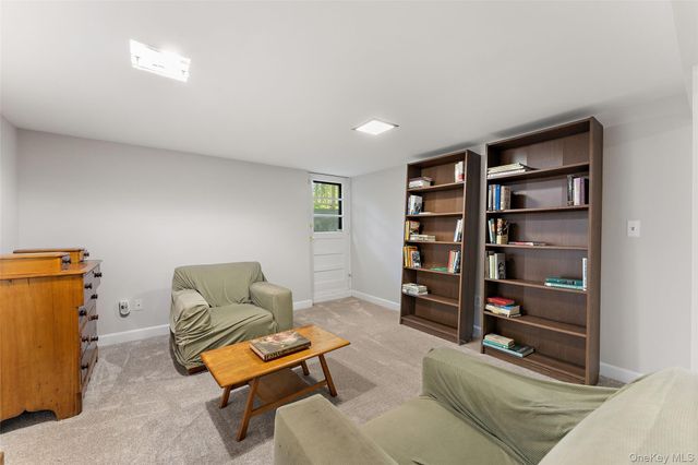4 Pin Oak Lane, White Plains, NY 10606