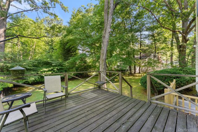 4 Pin Oak Lane, White Plains, NY 10606
