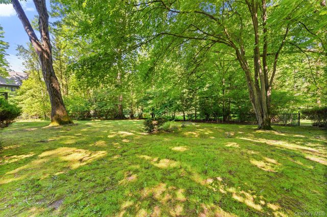 4 Pin Oak Lane, White Plains, NY 10606