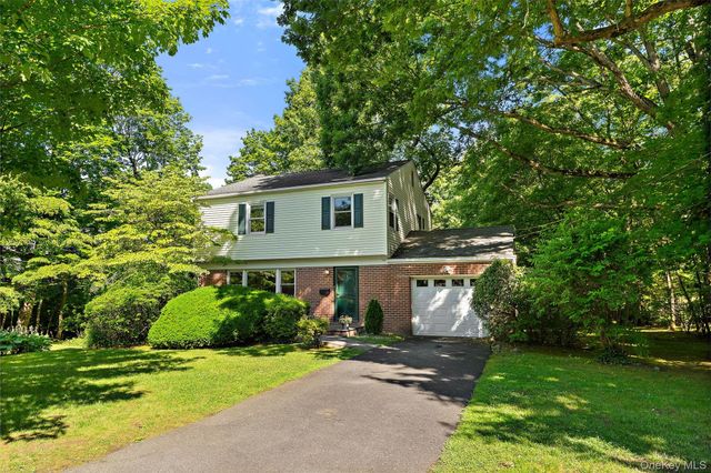4 Pin Oak Lane, White Plains, NY 10606