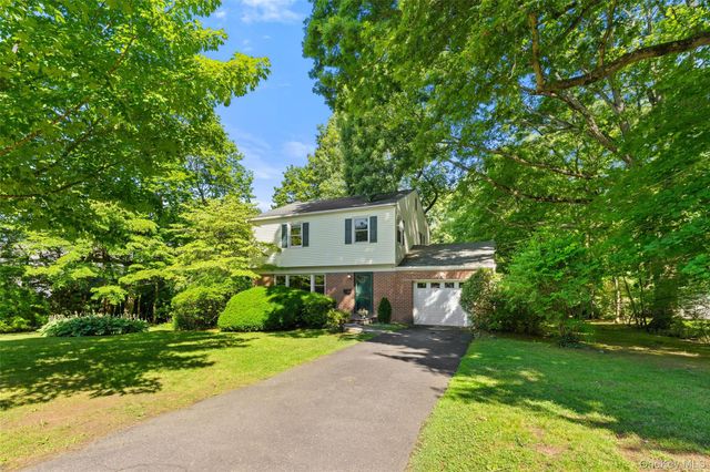 4 Pin Oak Lane, White Plains, NY 10606