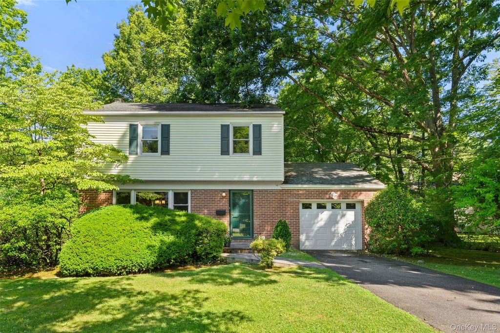 4 Pin Oak Lane, White Plains, NY 10606