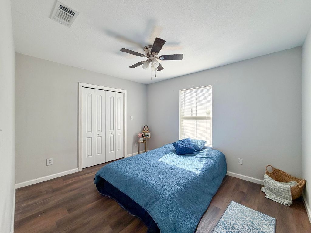 Image 12 of property listing at 521 E 42nd Street, San Angelo, TX 76903