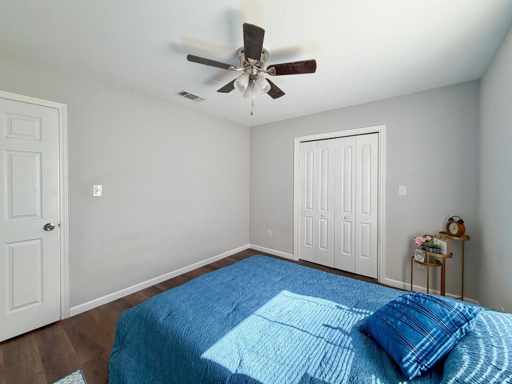 Image 13 of property listing at 521 E 42nd Street, San Angelo, TX 76903