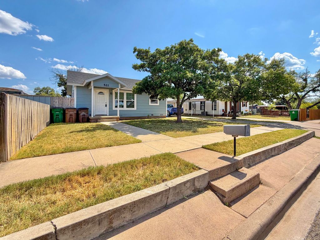 Image 2 of property listing at 521 E 42nd Street, San Angelo, TX 76903