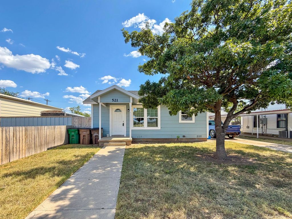 Image 3 of property listing at 521 E 42nd Street, San Angelo, TX 76903