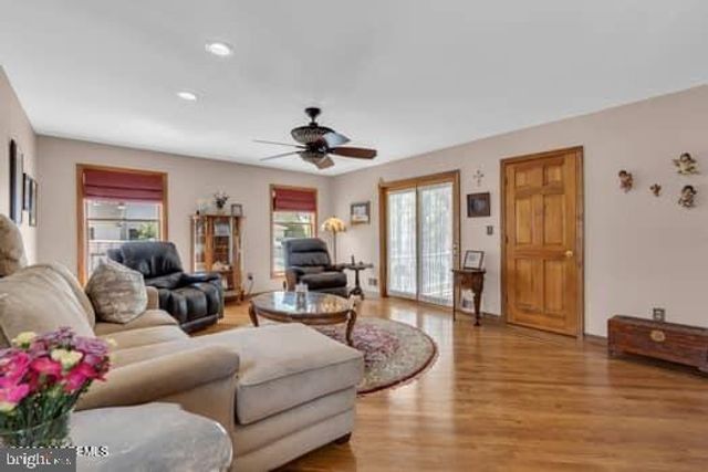 443 STONY POINT DR, Forked River, NJ 08731