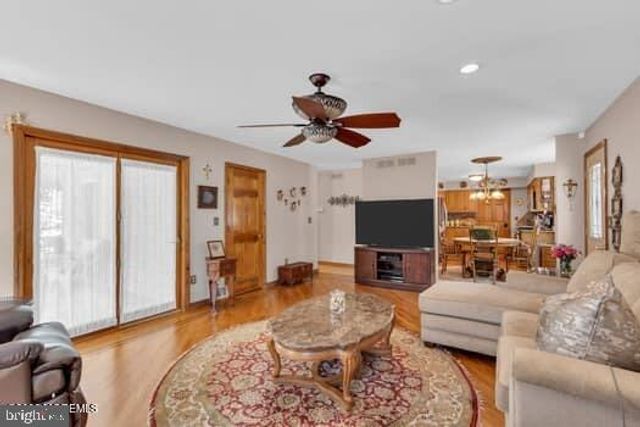 443 STONY POINT DR, Forked River, NJ 08731