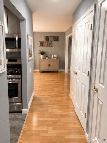 31 Olcott Way 31, Ridgefield, CT 06877