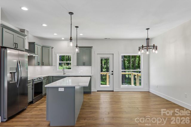 36 Haywood Crossing Drive, Hendersonville, NC 28791