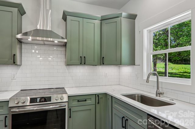 36 Haywood Crossing Drive, Hendersonville, NC 28791