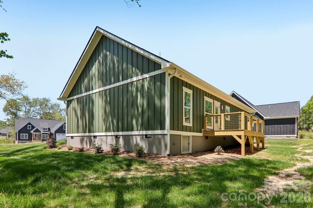 36 Haywood Crossing Drive, Hendersonville, NC 28791