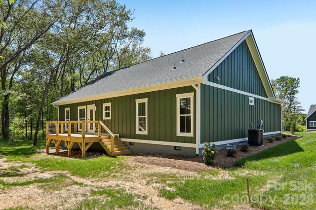 36 Haywood Crossing Drive, Hendersonville, NC 28791