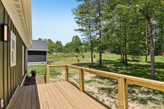 36 Haywood Crossing Drive, Hendersonville, NC 28791