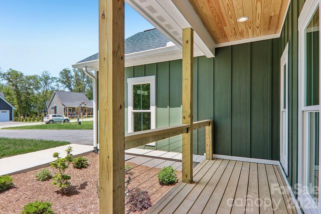 36 Haywood Crossing Drive, Hendersonville, NC 28791