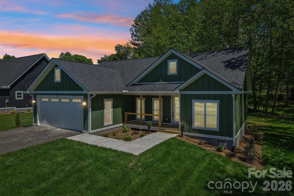 36 Haywood Crossing Drive, Hendersonville, NC 28791