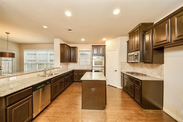 18 Blue Wildflower Place, The Woodlands, TX 77354