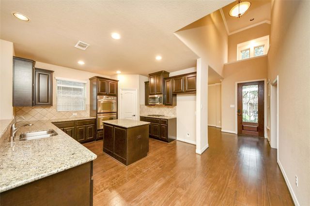 18 Blue Wildflower Place, The Woodlands, TX 77354