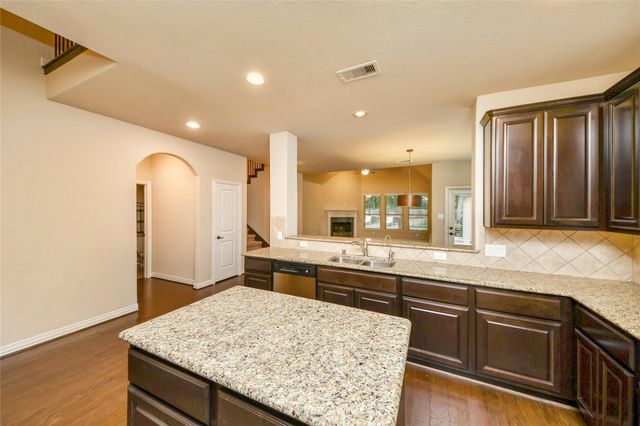 18 Blue Wildflower Place, The Woodlands, TX 77354