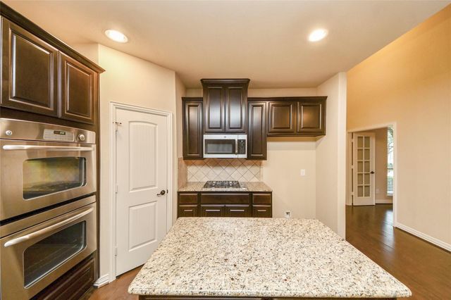 18 Blue Wildflower Place, The Woodlands, TX 77354