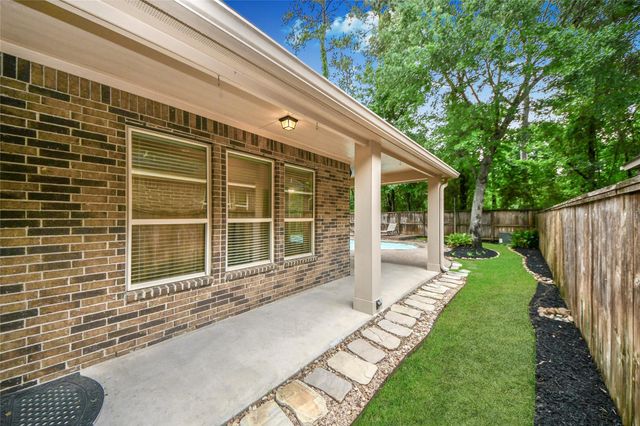 18 Blue Wildflower Place, The Woodlands, TX 77354