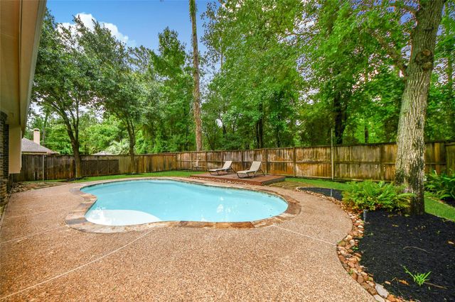 18 Blue Wildflower Place, The Woodlands, TX 77354
