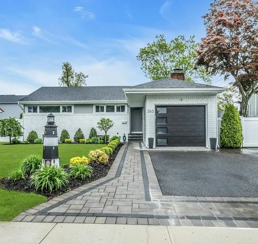 263 1st Avenue, Massapequa Park, NY 11762