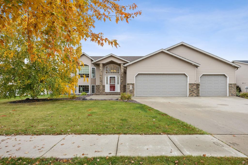 4163 54th Street S, Fargo, ND 58104