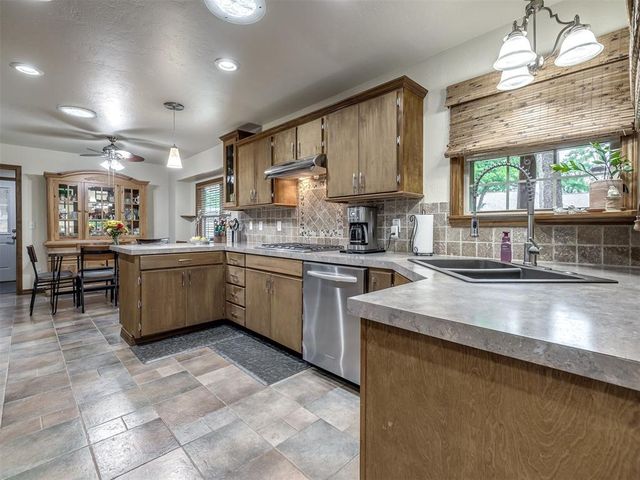 2420 E 5th Street, Edmond, OK 73034