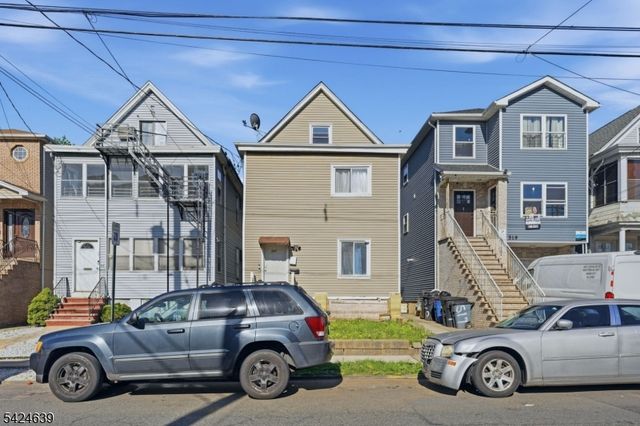 521 Maple Ave, Elizabeth City, NJ 07202