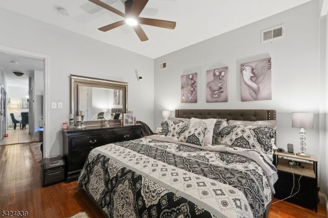 521 Maple Ave, Elizabeth City, NJ 07202