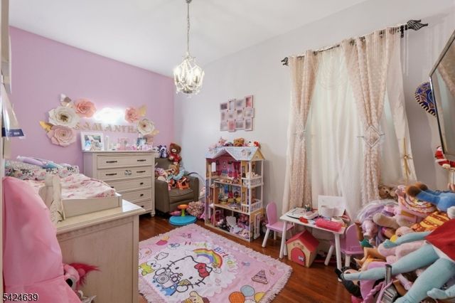 521 Maple Ave, Elizabeth City, NJ 07202