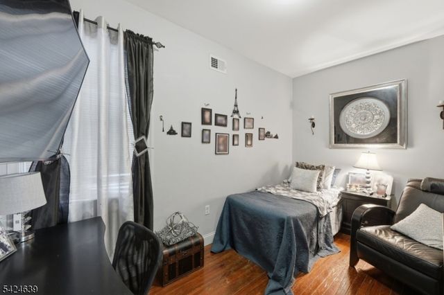 521 Maple Ave, Elizabeth City, NJ 07202