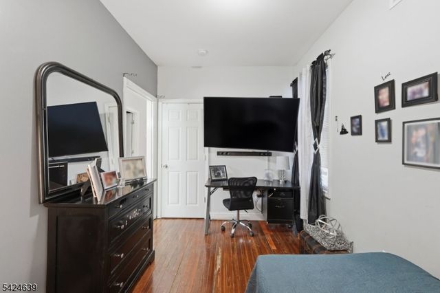 521 Maple Ave, Elizabeth City, NJ 07202