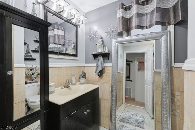 521 Maple Ave, Elizabeth City, NJ 07202