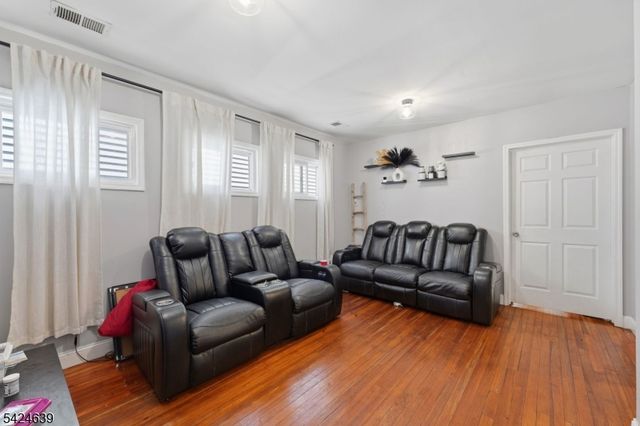 521 Maple Ave, Elizabeth City, NJ 07202