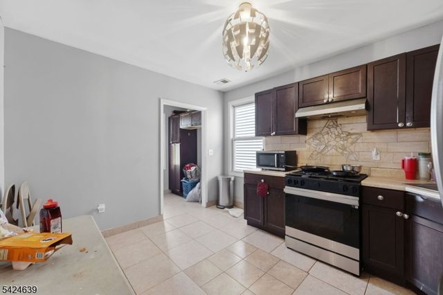 521 Maple Ave, Elizabeth City, NJ 07202