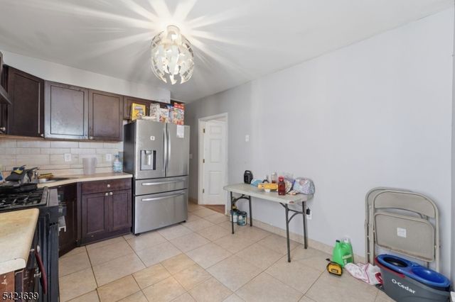 521 Maple Ave, Elizabeth City, NJ 07202