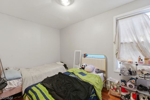 521 Maple Ave, Elizabeth City, NJ 07202