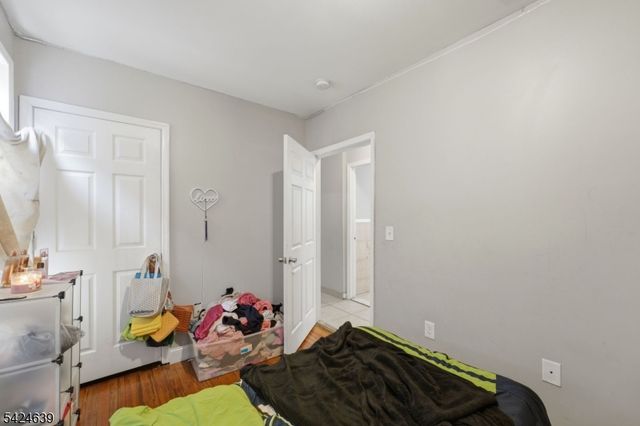 521 Maple Ave, Elizabeth City, NJ 07202