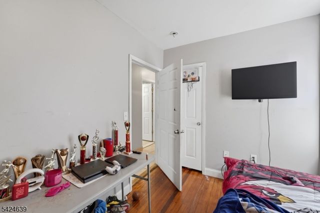 521 Maple Ave, Elizabeth City, NJ 07202