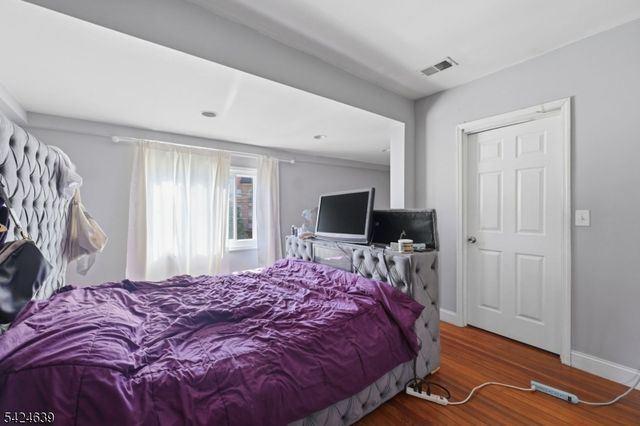 521 Maple Ave, Elizabeth City, NJ 07202