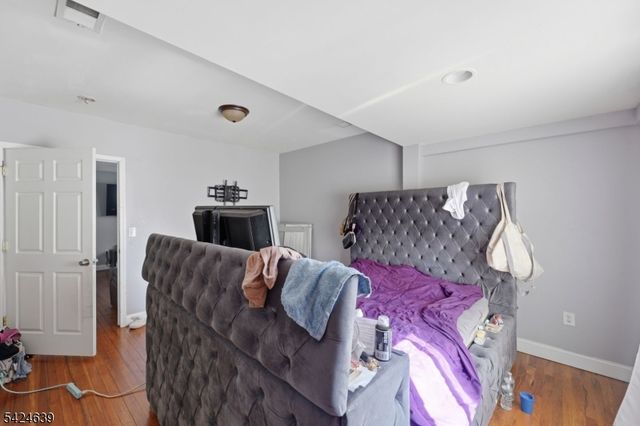 521 Maple Ave, Elizabeth City, NJ 07202