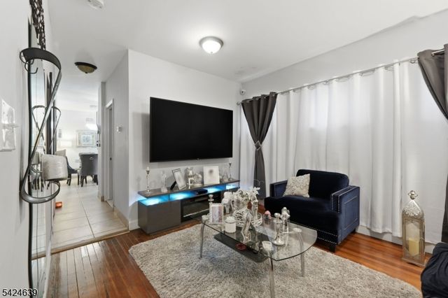 521 Maple Ave, Elizabeth City, NJ 07202